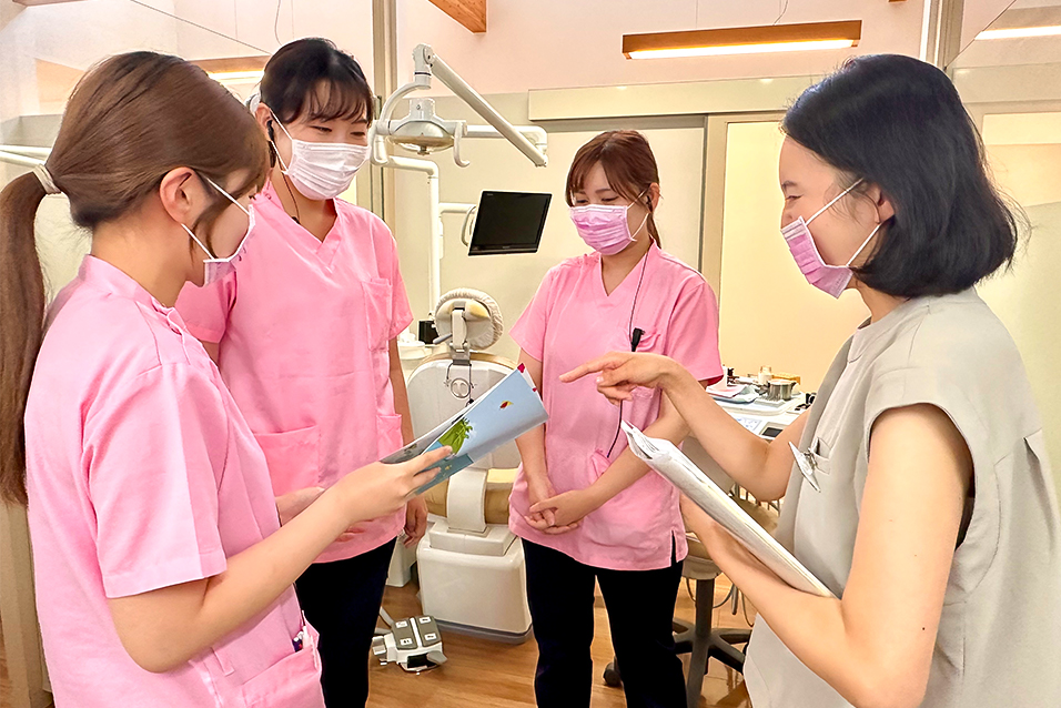 1日の診療の流れ|朝礼の様子